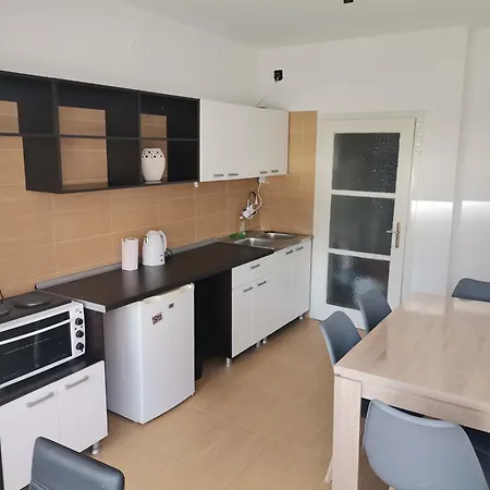 Calla 5 - Main Square, In The Shopping Center - Parking Slot With Security And Video