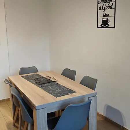 Calla 5 Apartment: Square Living With Secure Parking *