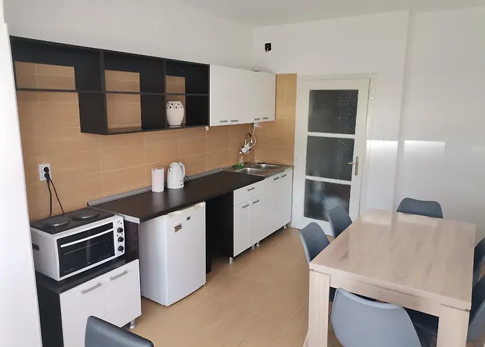 Calla 5 Apartment: Square Living With Secure Parking