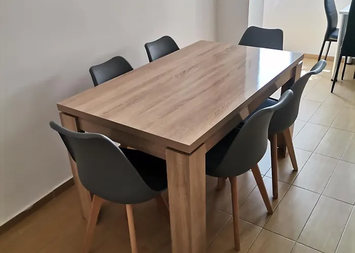 Calla 5 Apartment: Square Living With Secure Parking Skopje