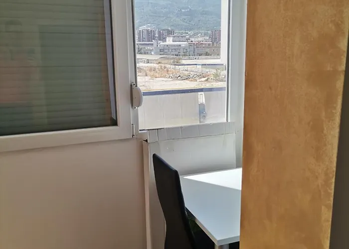 Calla 5 - Main Square, In The Shopping Center - Parking Slot With Security And Video * Escópia