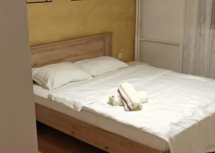 Calla 5 Apartment: Square Living With Secure Parking * Skopje