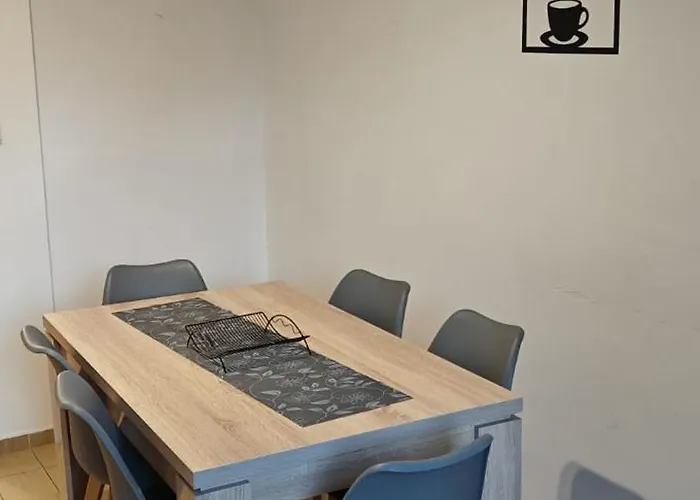 Calla 5 Apartment: Square Living With Secure Parking *