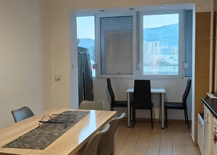 Calla 5 Apartment: Square Living With Secure Parking * Skopje